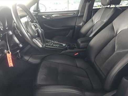 Used 2019 Porsche Macan AWD/4WD image 17