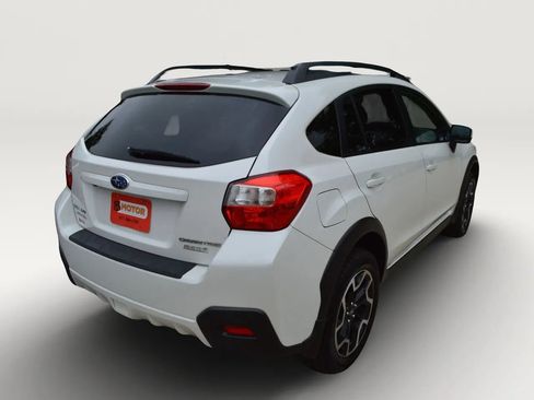 Used 2017 Subaru Crosstrek 2.0i Premium w/ Moonroof Package AWD/4WD image 8