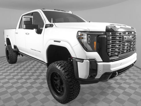 Used 2025 GMC Sierra 2500 Denali Ultimate w/ Max Trailering Package AWD/4WD image 4