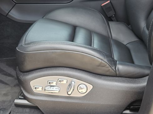 Certified 2026 Porsche Macan AWD/4WD image 23