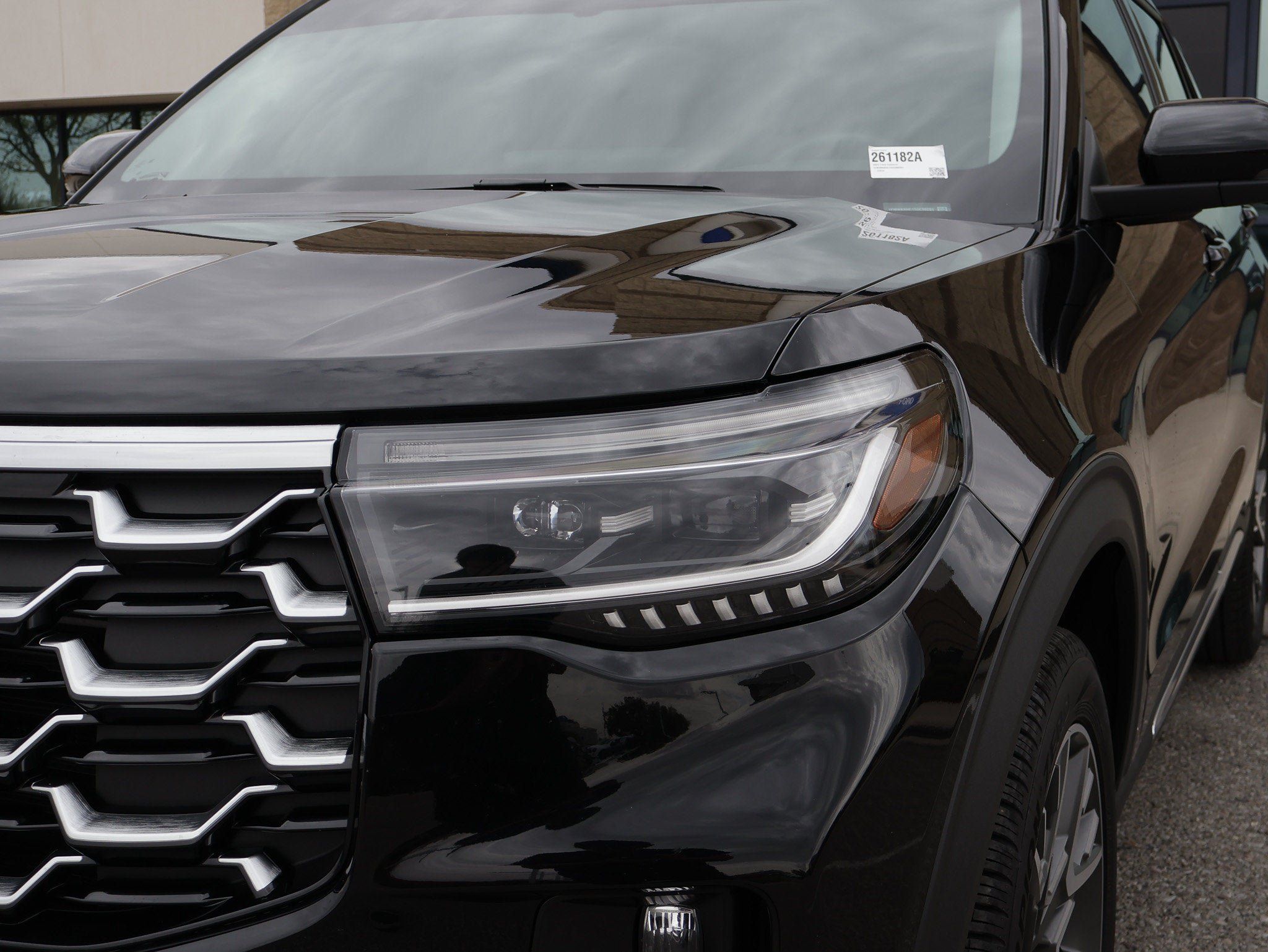 Certified 2025 Ford Explorer Platinum w/ Ultimate Package AWD/4WD image 14