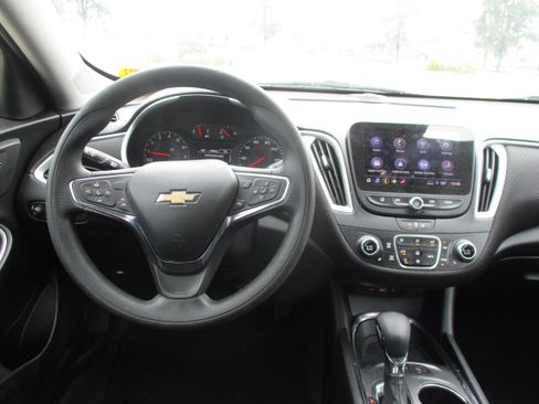 Used 2023 Chevrolet Malibu LT w/ Driver Confidence Package FWD image 9