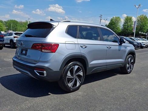 Used 2024 Volkswagen Taos SE AWD/4WD image 8