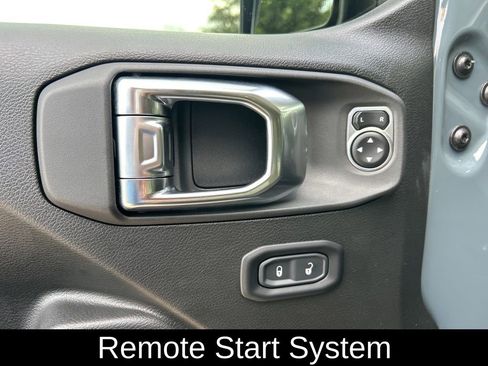 Used 2025 Jeep Wrangler Willys image 17