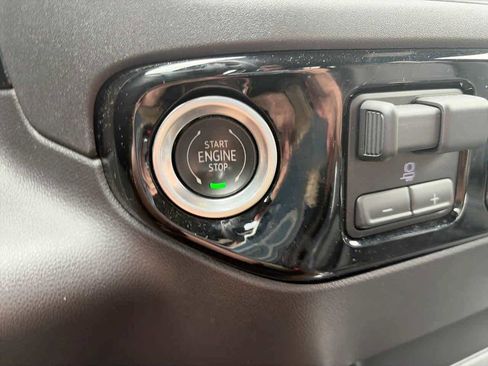 Used 2023 Chevrolet Silverado 1500 High Country w/ High Country Premium Package AWD/4WD image 28