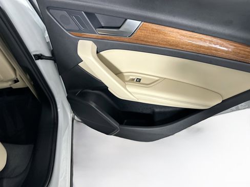 Used 2021 Audi Q5 Premium Plus w/ Premium Plus Package image 29