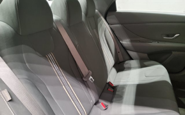 Used 2025 Hyundai Elantra SEL FWD image 21