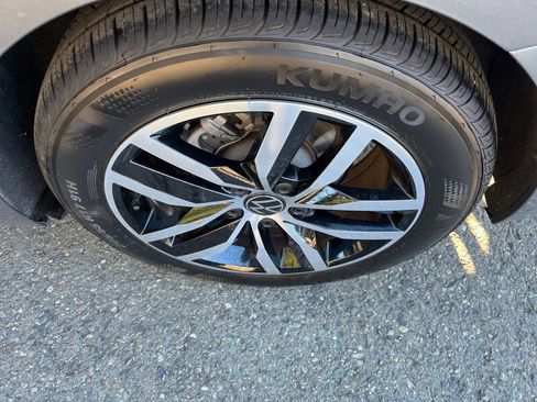 Used 2025 Volkswagen Jetta SE image 30