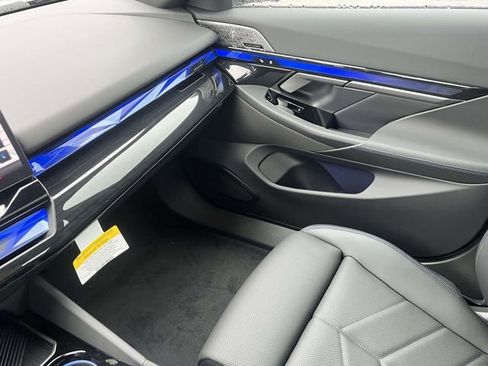 New 2026 BMW i5 eDrive40 w/ M Sport Package AWD/4WD image 18