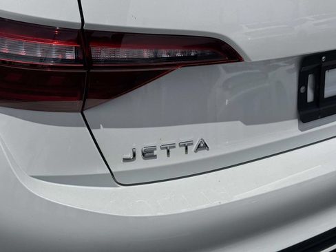 Used 2023 Volkswagen Jetta SE FWD image 12