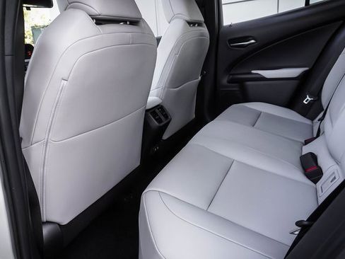 Used 2019 Lexus UX 200 image 20