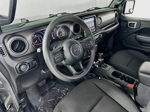 Used 2023 Jeep Gladiator Sport AWD/4WD image 9