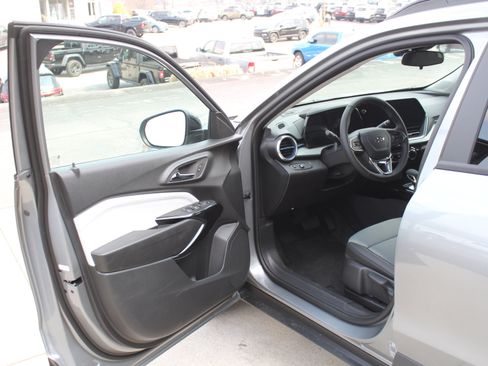 New 2026 Chevrolet Trax LT image 8