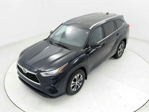 Used 2020 Toyota Highlander XLE AWD/4WD image 13