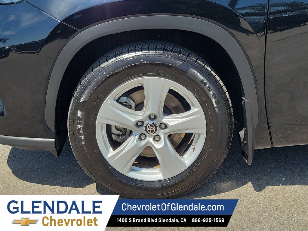 Used 2024 Toyota Highlander LE AWD/4WD image 18