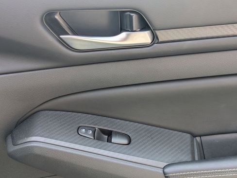 Used 2025 Nissan Altima 2.5 SV image 32