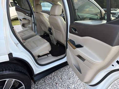 Used 2018 GMC Acadia Denali w/ Technology Package FWD image 27