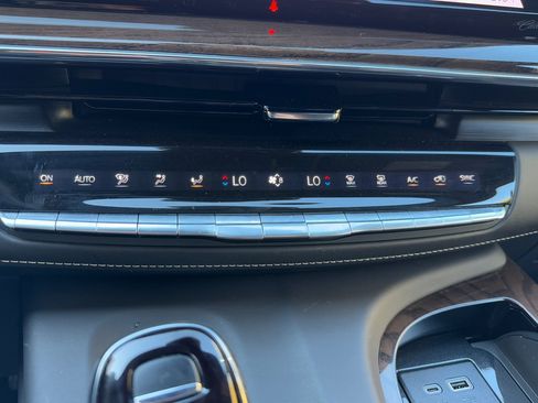 Certified 2024 Cadillac Escalade ESV Premium Luxury Platinum image 75