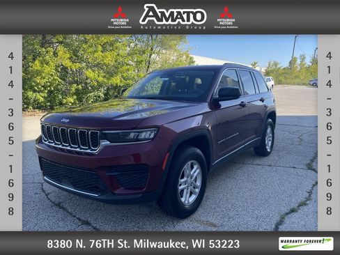 Used 2023 Jeep Grand Cherokee Laredo image 1