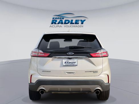 Used 2019 Ford Edge Titanium image 3