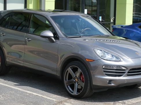 Used 2011 Porsche Cayenne S image 5