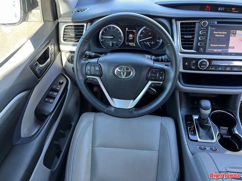 Used 2019 Toyota Highlander Limited w/ Carpet Mat Package (TMS) AWD/4WD image 16
