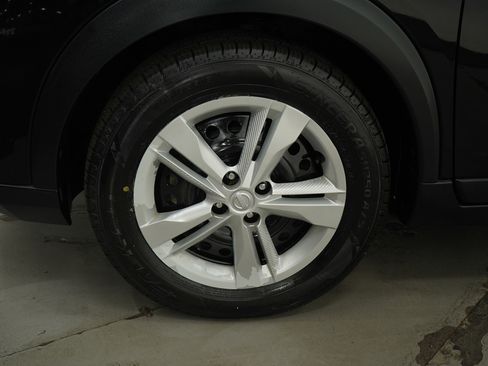 Used 2019 Nissan Kicks S image 28