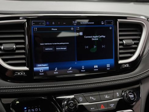 Certified 2025 Chrysler Pacifica Select AWD/4WD image 31