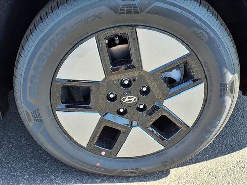 New 2026 Hyundai Santa Fe SE image 5