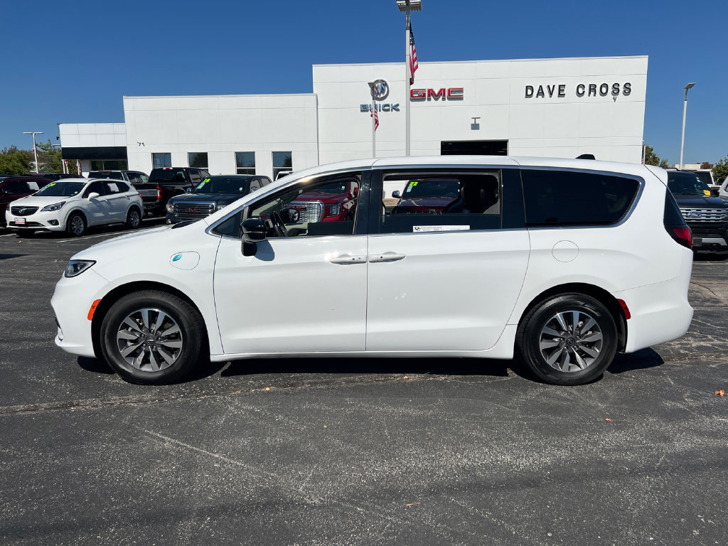Used 2024 Chrysler Pacifica Limited FWD image 11