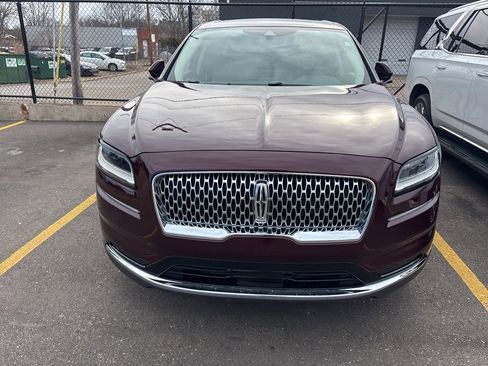 Used 2022 Lincoln Nautilus Reserve image 2