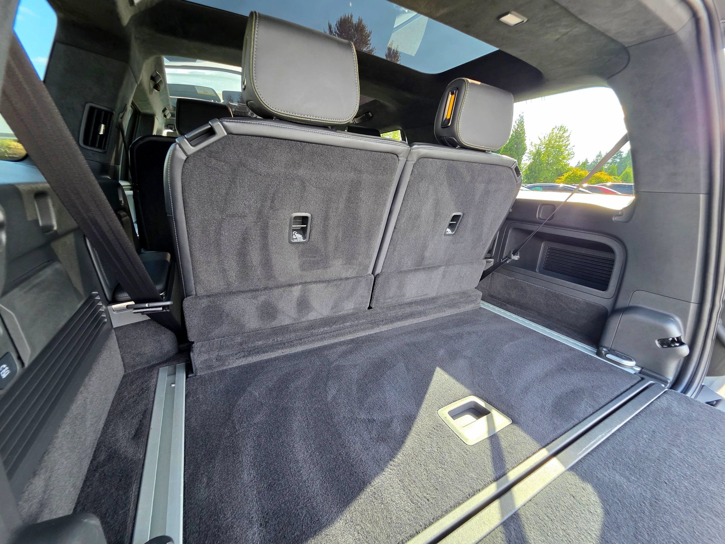 Used 2025 Rivian R1S Adventure Dual AWD/4WD image 73