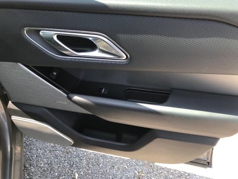 Used 2018 Land Rover Range Rover Velar R-Dynamic SE image 9