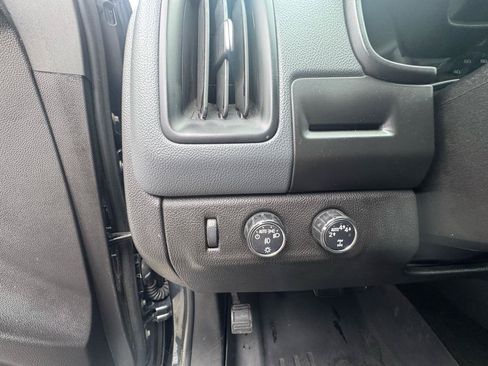 Used 2017 Chevrolet Colorado Z71 AWD/4WD image 16