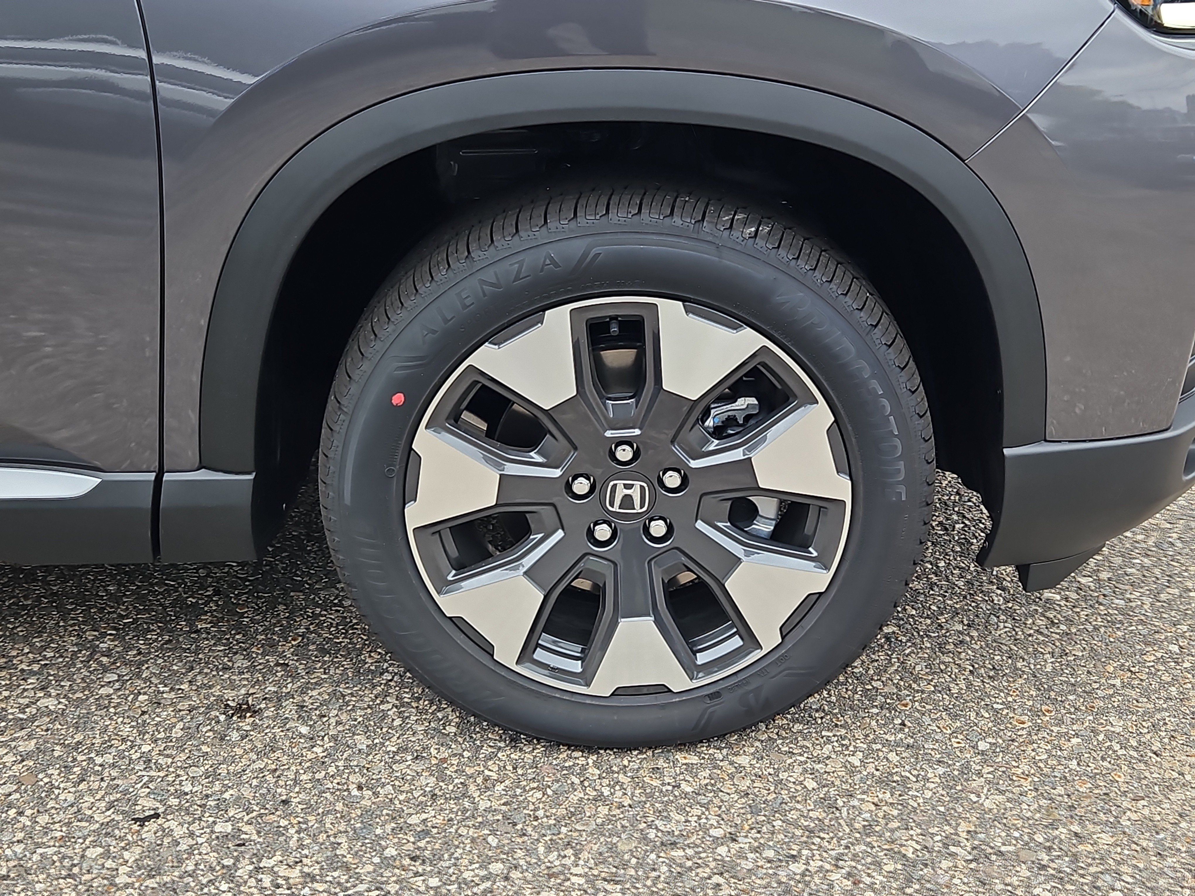 New 2026 Honda Pilot Touring image 4