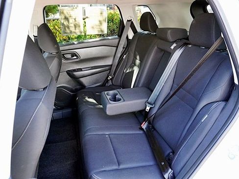 Used 2025 Nissan Rogue S image 16