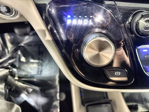 Used 2018 Chrysler Pacifica Touring Plus w/ Tire & Wheel Group image 22