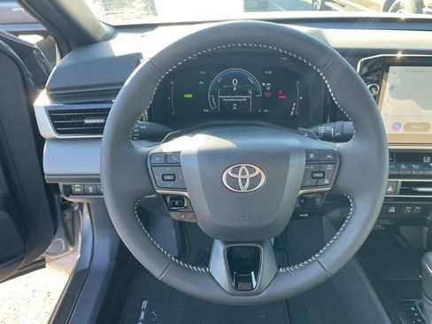 Used 2025 Toyota Camry SE w/ Multimedia Upgrade Package image 10