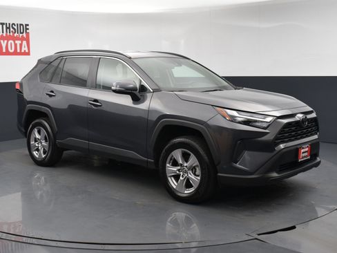Used 2025 Toyota RAV4 XLE AWD/4WD image 6