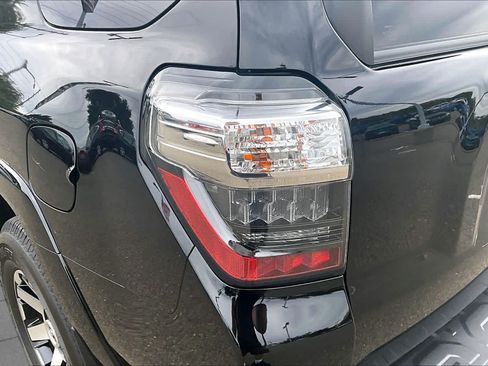 Used 2023 Toyota 4Runner TRD Off-Road Premium w/ Moonroof Package AWD/4WD image 28