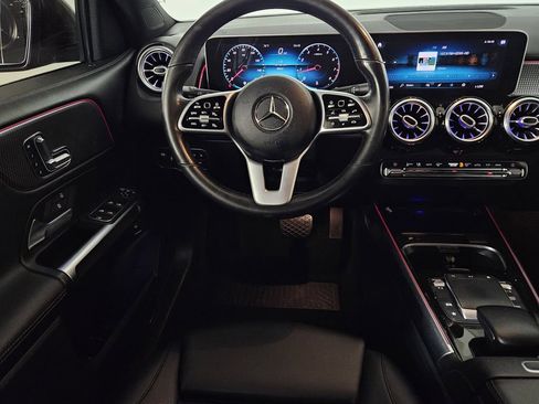 Used 2021 Mercedes-Benz GLB 250 w/ Premium Package image 6