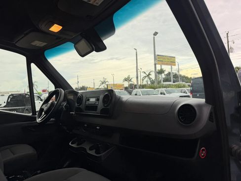 Used 2019 Mercedes-Benz Sprinter 144 image 17