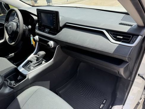 Used 2021 Toyota RAV4 LE FWD image 26