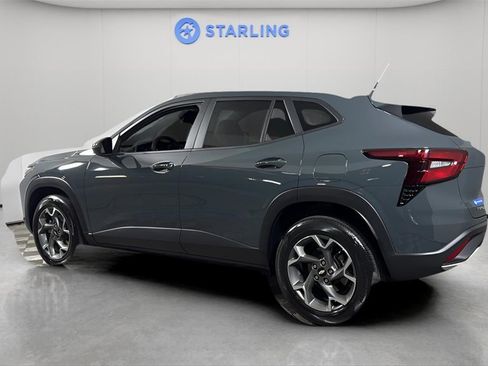 Certified 2025 Chevrolet Trax LT w/ Driver Confidence Package image 4