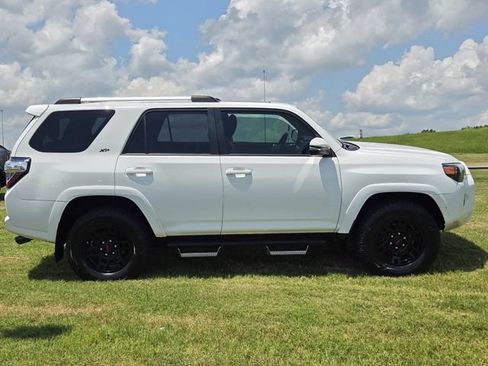 Used 2020 Toyota 4Runner SR5 Premium w/ Moonroof Package AWD/4WD image 3