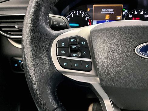 Certified 2022 Ford Explorer XLT w/ Equipment Group 202A image 17