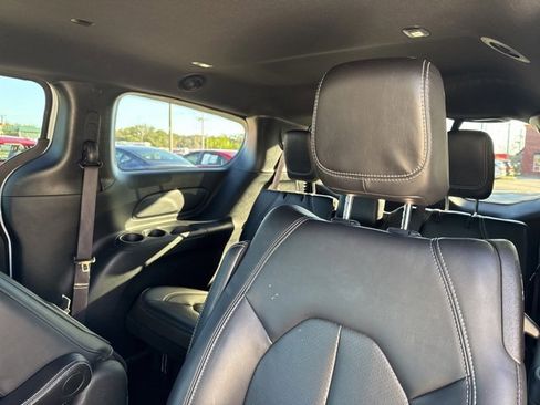 Used 2024 Chrysler Pacifica Select image 20