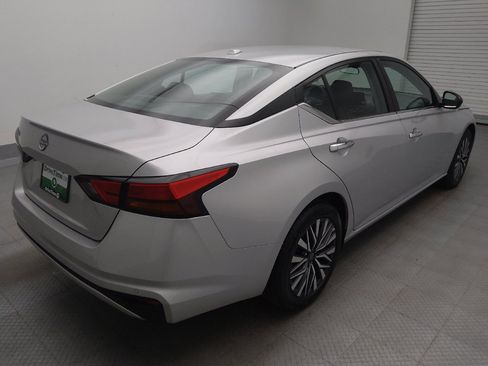 Used 2025 Nissan Altima 2.5 SV FWD image 9
