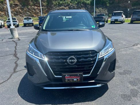 New 2025 Nissan Kicks Play S FWD image 2
