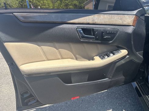 Used 2010 Mercedes-Benz E 350 4MATIC Sedan image 11